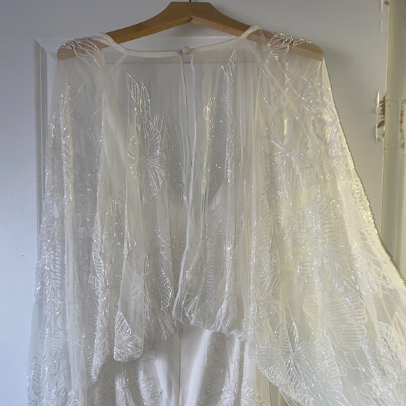 ASOS EDITION kimono sleeve wedding dress with floral embellishment - Picture 7 of 10